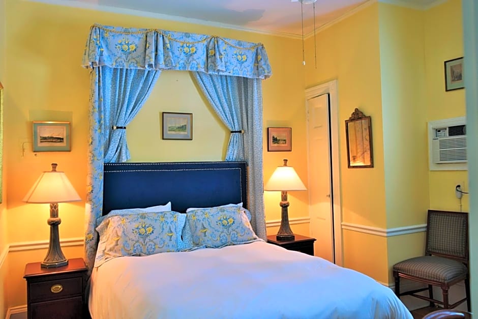 Bellevue Manor