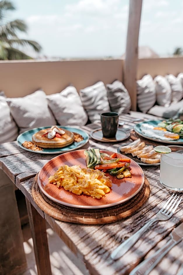 DOS MARES Barefoot Hotel
