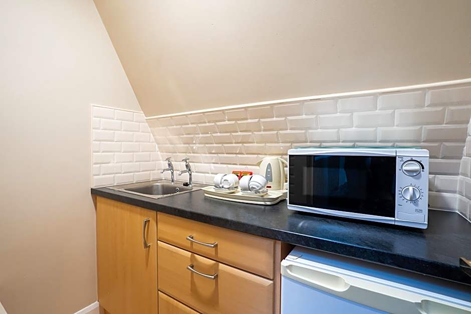 Belmore Court & Motel