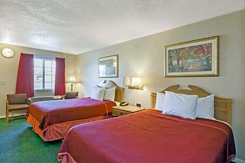 Howard Johnson by Wyndham Bakersfield
