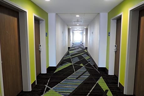 Holiday Inn Express & Suites Moore By IHG