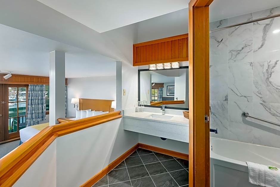 Canadian Princess Lodge & Marina