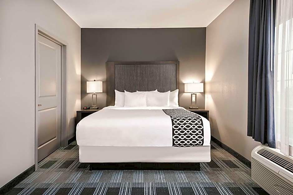 La Quinta by Wyndham Victoria - South