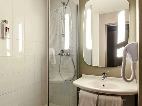 Accessible room with 1 double bed