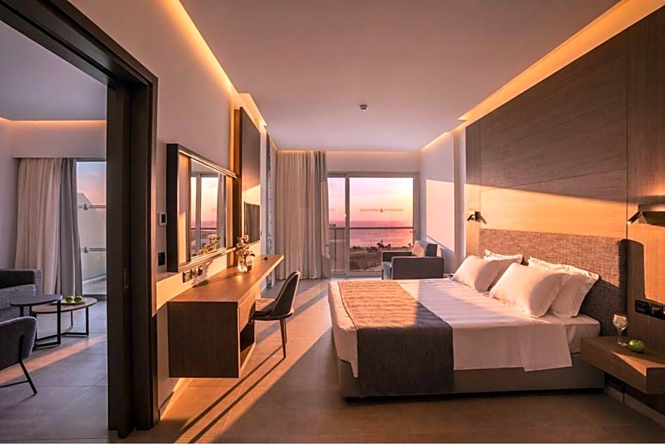 Cavo Maris Beach Hotel