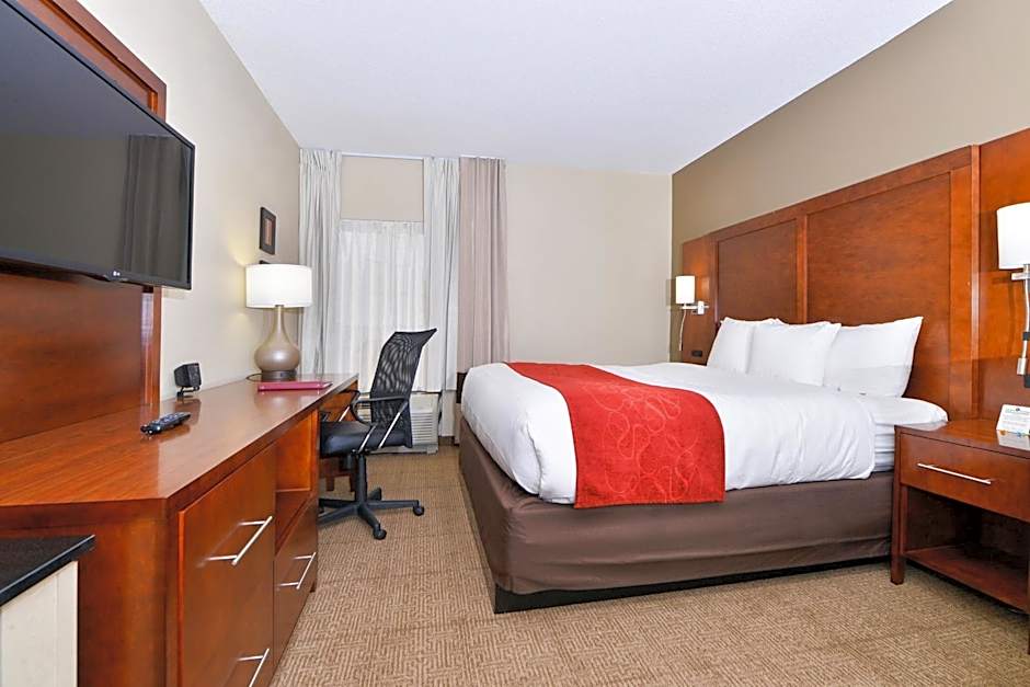 Photo 1 of 9 of 1 King Bed Suite, Jetted Tub