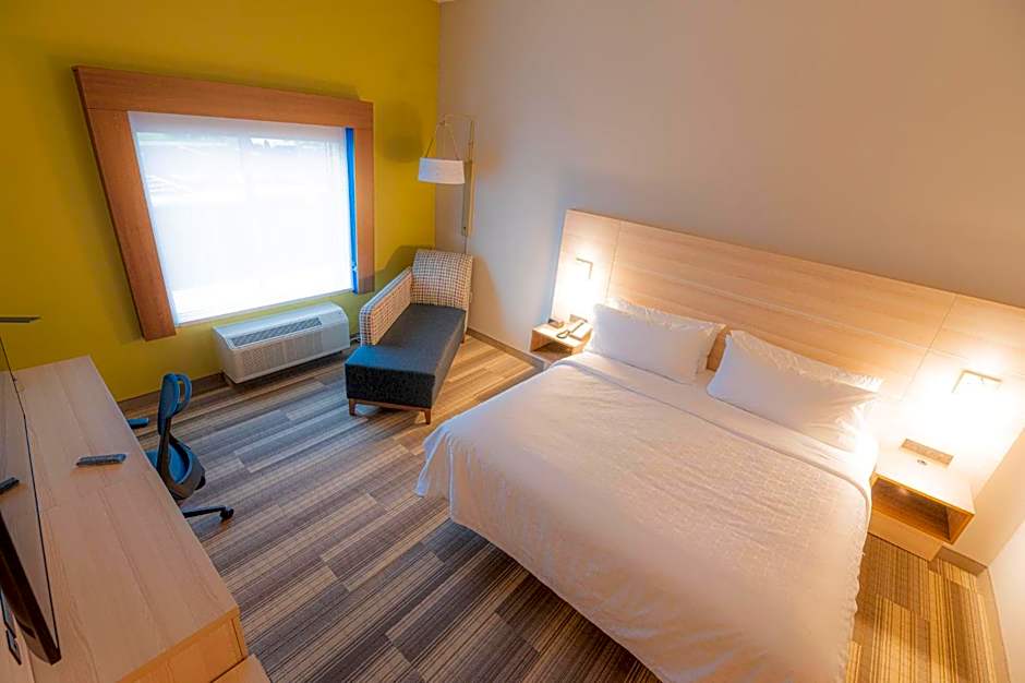 Holiday Inn Express & Suites Dayton East - Beavercreek by IHG