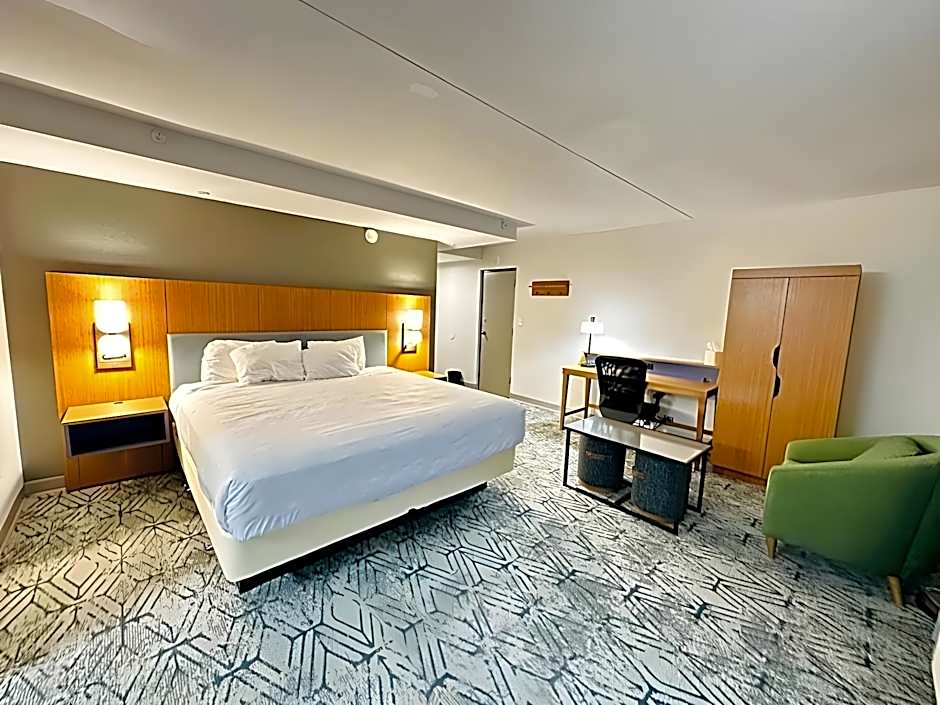 Ashbourne Hotel Canton/Hall of Fame I-77