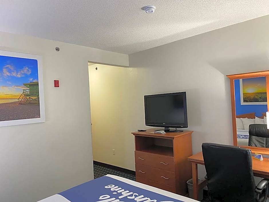 Days Inn & Suites by Wyndham Cambridge