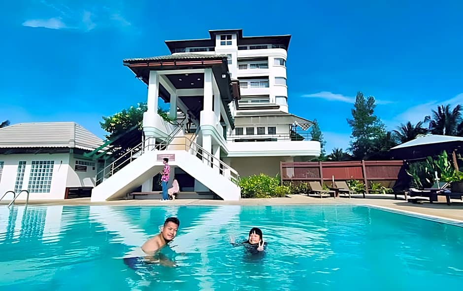 Khanom Golden Beach Hotel