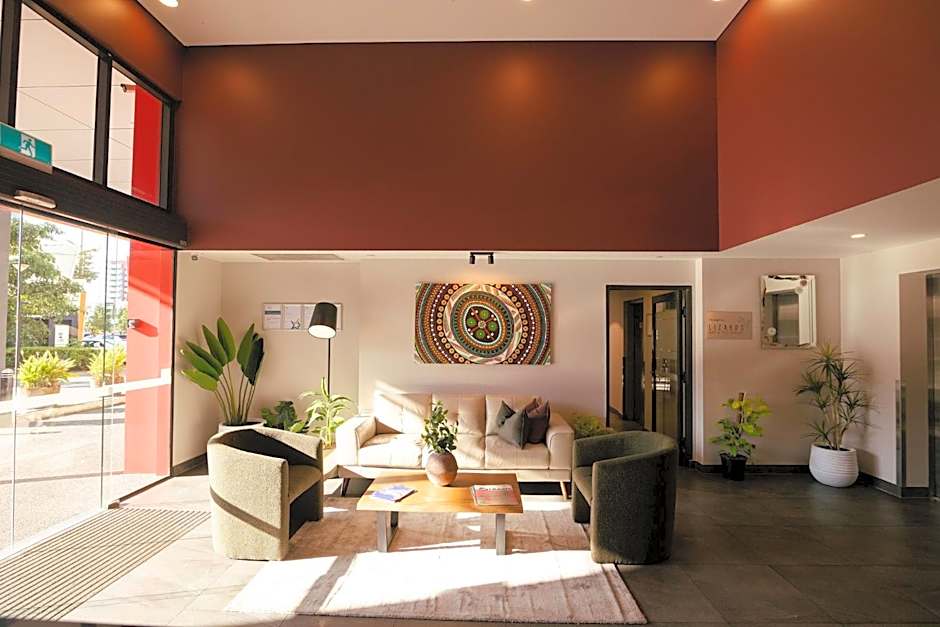 H on Mitchell Apartment Hotel