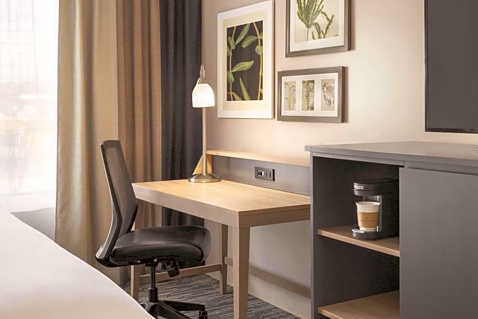 Country Inn & Suites by Radisson, Madison Southwest, WI
