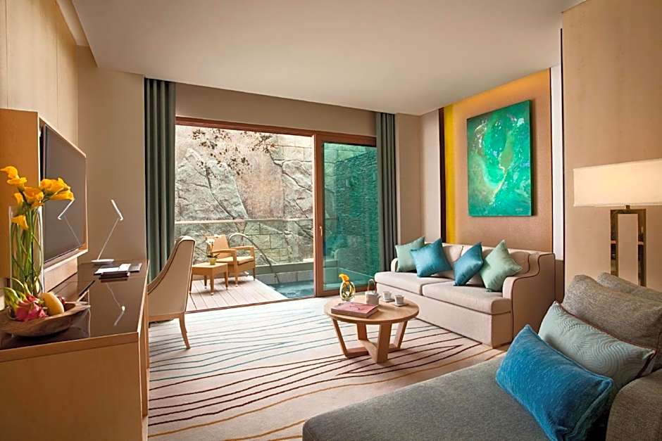 Photo 1 of 5 of Ocean Suite