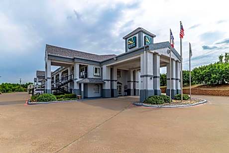 Quality Inn & Suites Canton