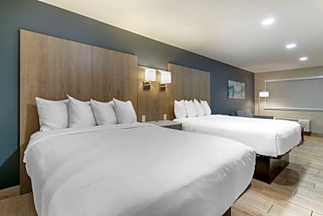 2 Queen Mob Accessible Walk In Shower Junior Suite Microwave Fridge Wi-Fi Smoking Full Breakfast