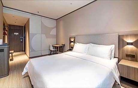 Huazhu - Room With Bed