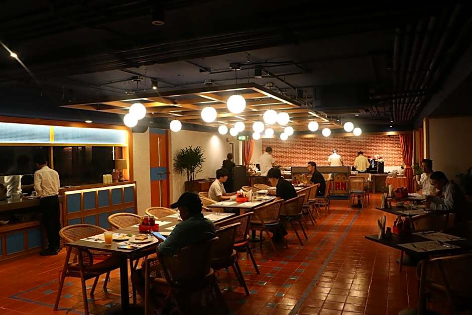 Oakwood Residence Sukhumvit 24 Hotel