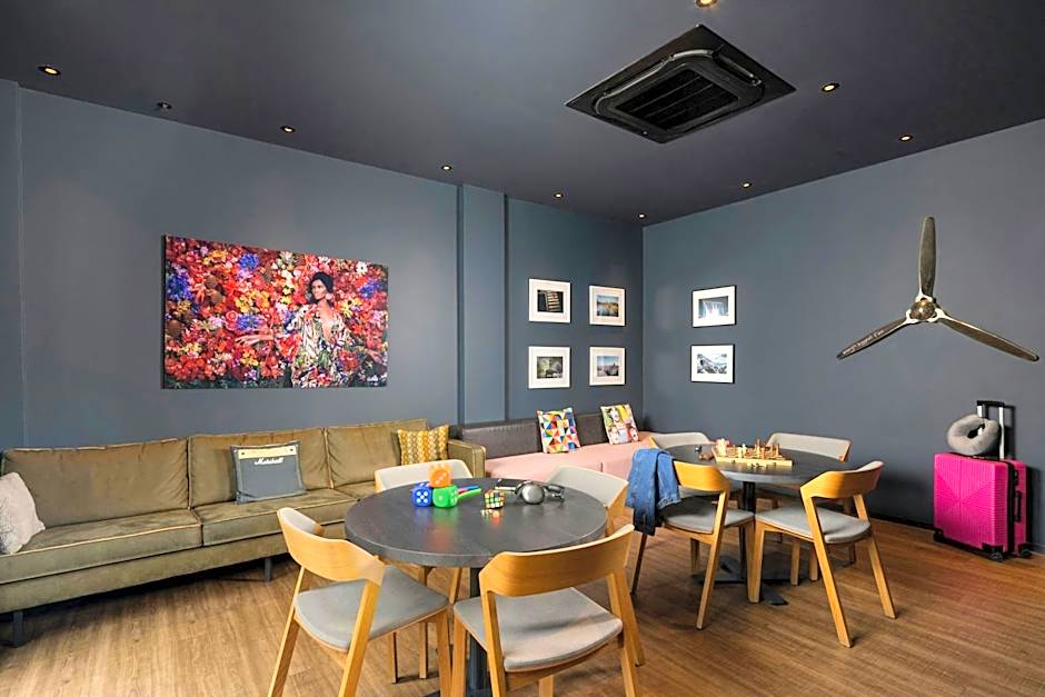 Moxy by Marriott London Heathrow Airport