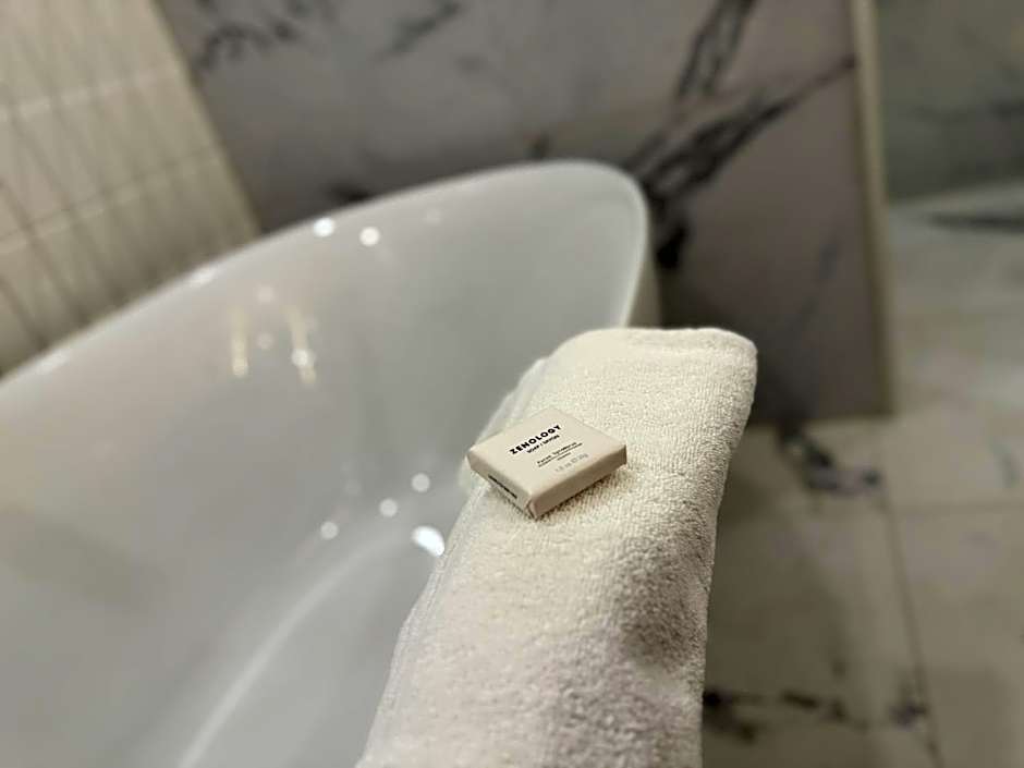 Revery Toronto Downtown, Curio Collection by Hilton