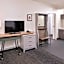Holiday Inn & Suites Farmington Hills - Detroit NW, an IHG Hotel By IHG