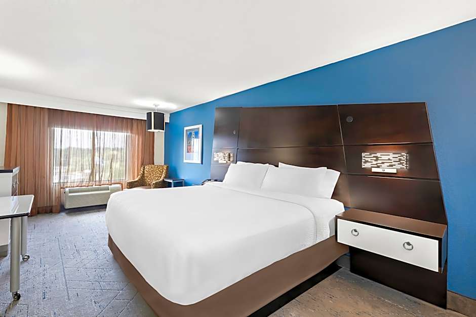 Photo 1 of 5 of Standard 1 King Bed, Hearing Accessible