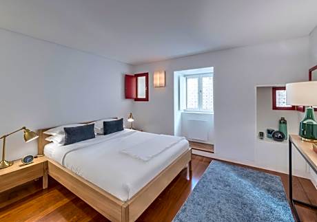 Oporto Street das Aldas - River View