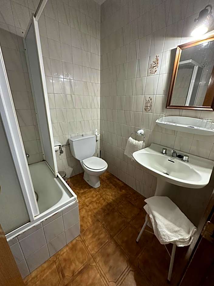 Hostal agripino y Restaurante asiático