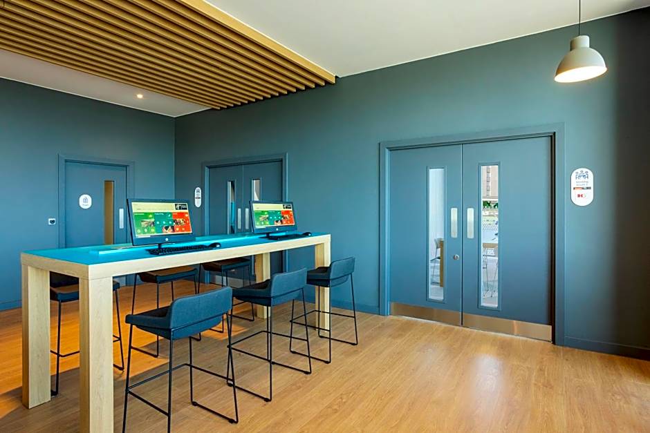 Holiday Inn Express Bridgwater By IHG