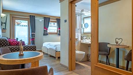 Double or Twin Room with Mountain View