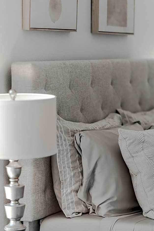 PRESIDENTIAL SUITE MOUNTAIN/LAKE VIEWS w/HEATED POOLS- PGA WEST