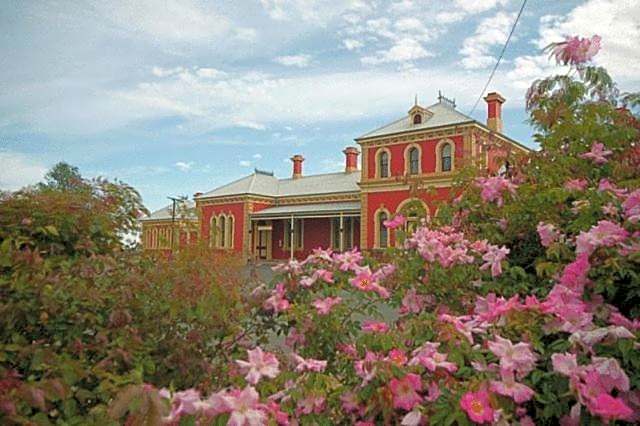 Nicholas Royal Motel - No Pets Allowed