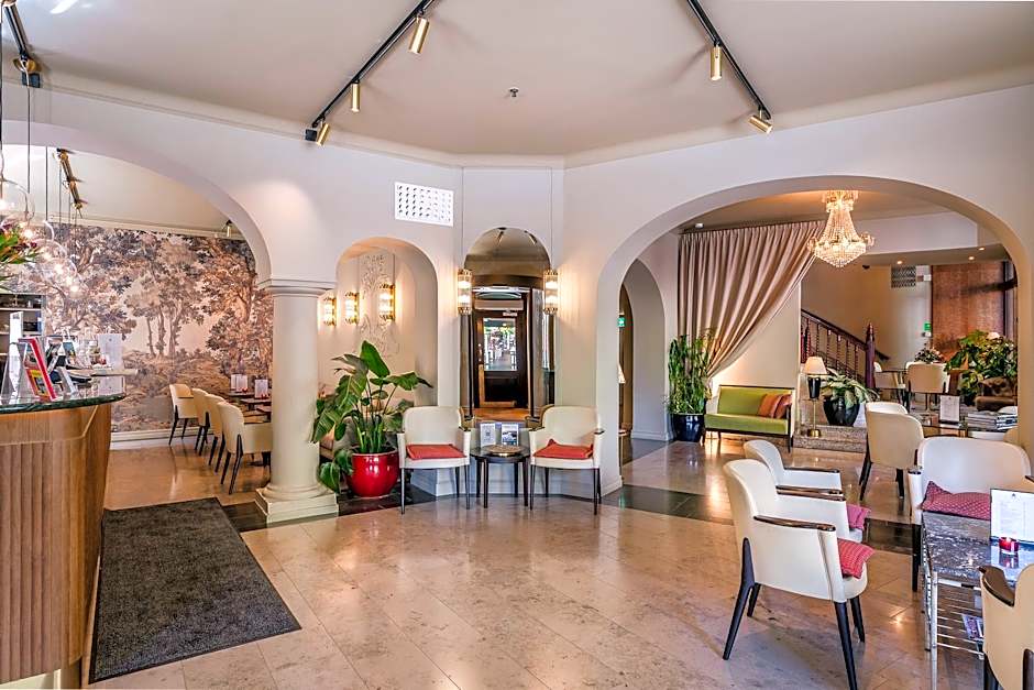 Crystal Plaza Hotel