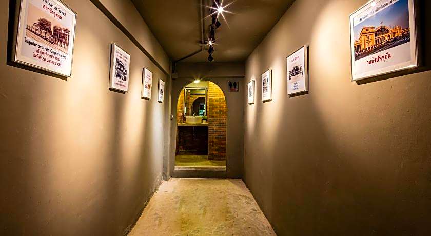 At Hua Lamphong Hotel