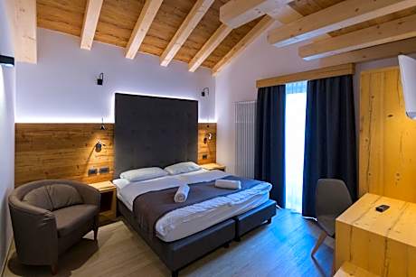 Arnica Mountain Hotel