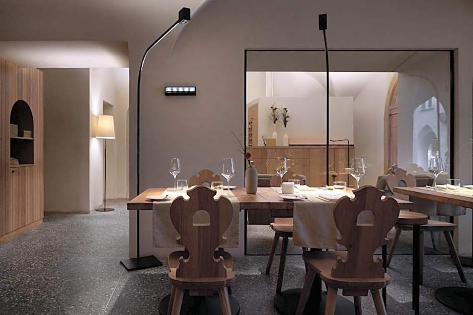 fink Restaurant & Suites