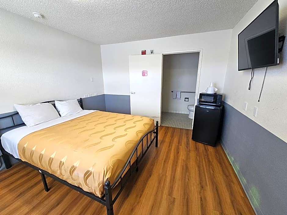 Motel 6 Fresno Blackstone South – Fresno, CA