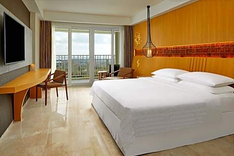 Larger Guest room, 1 King, Bay view, Balcony with Extra Exclusive Access