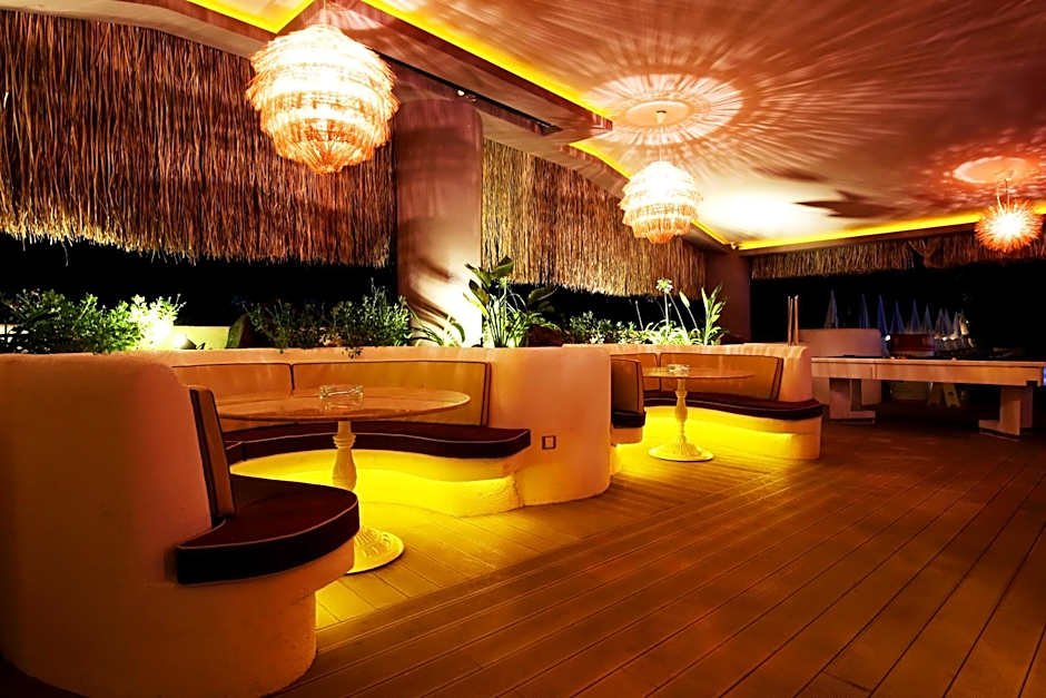 Pinehill Hotel & Suites