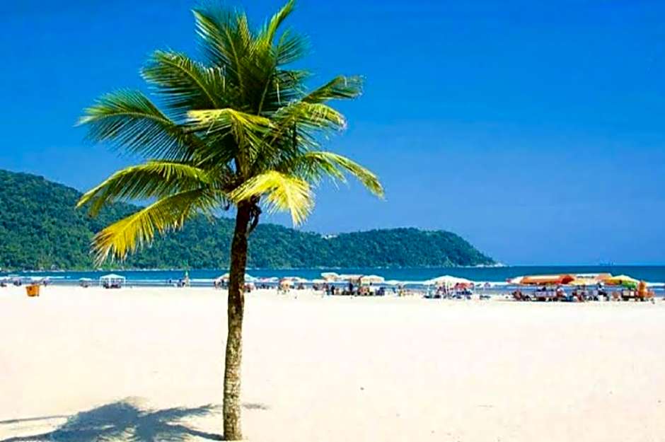 Kitnet Boqueirão lado da praia