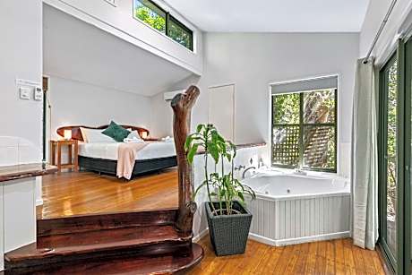 Rainforest Cottage with Indoor Spa