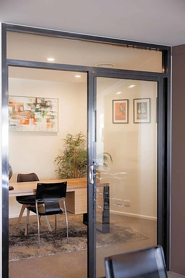 Inner-city 2 bedroom apartment - perfectly located