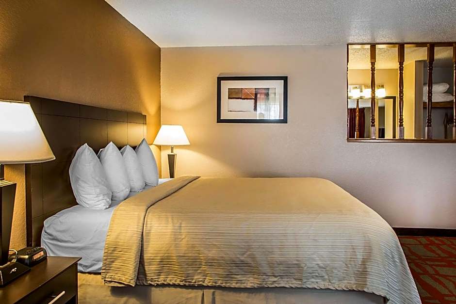Quality Inn & Suites West Bend