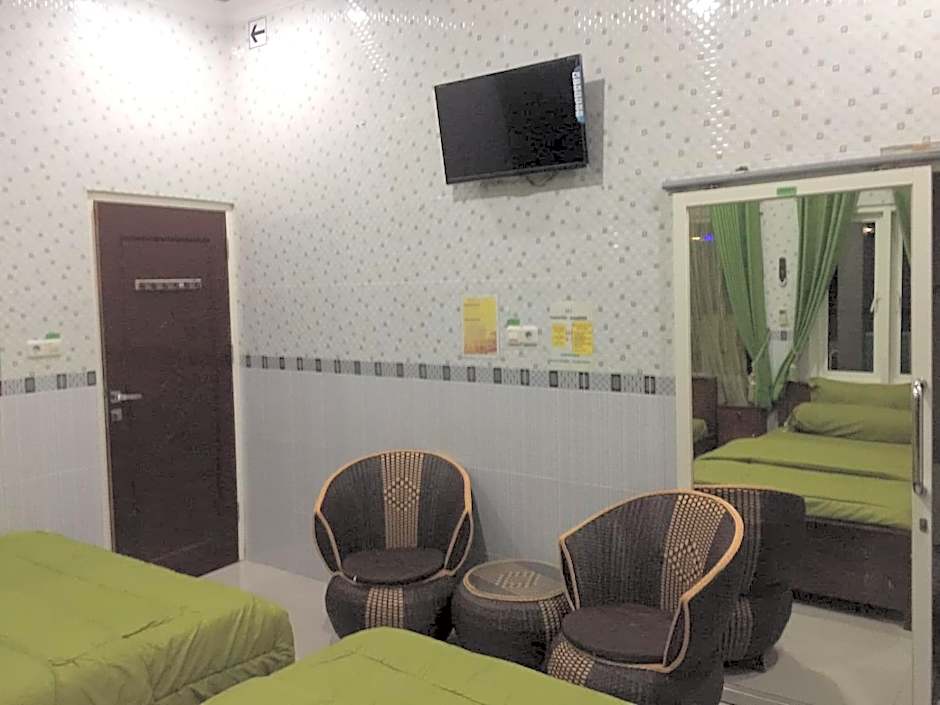 OYO Life 93055 Fathin Hotel