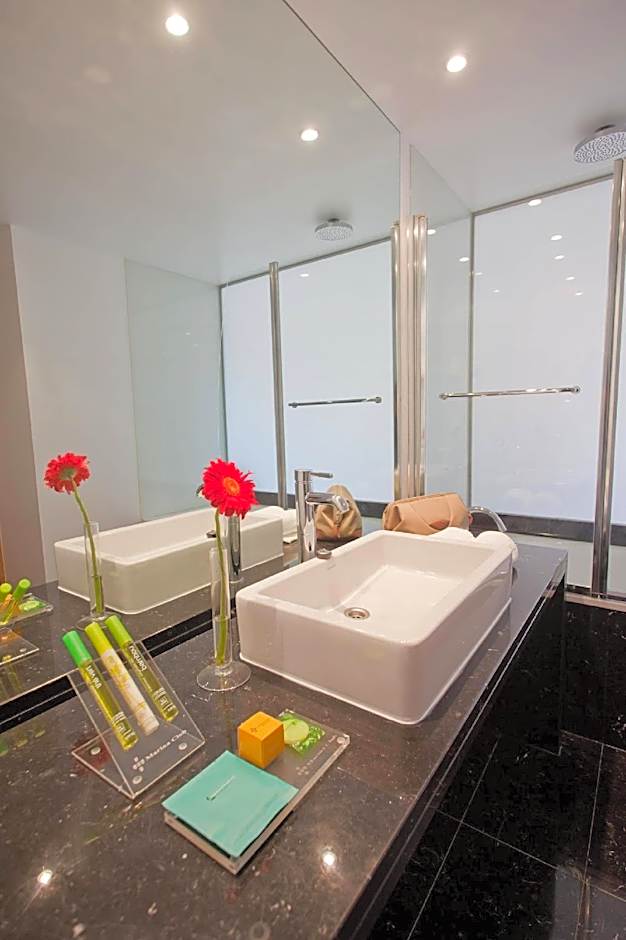 Marina Club Suite Hotel