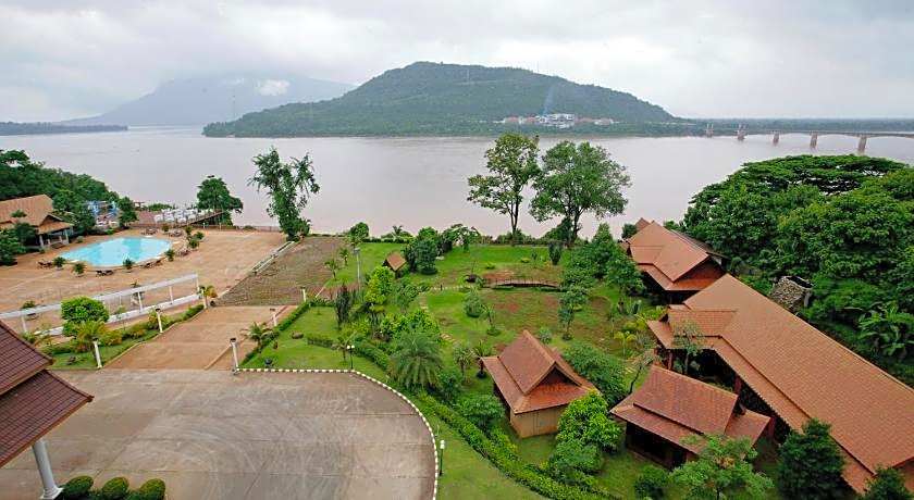 Arawan Riverside Hotel