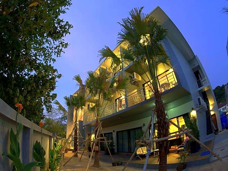 Tonsai Tropical Phi Phi Island