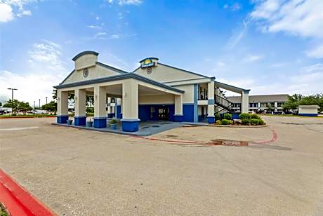 Days Inn by Wyndham McKinney