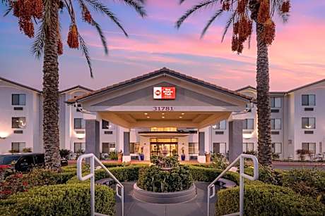 Best Western Plus Lake Elsinore Inn & Suites