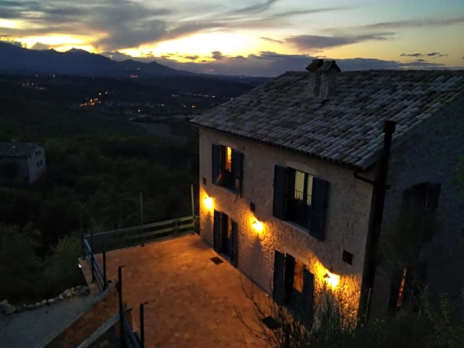 La casa dalle finestre blu