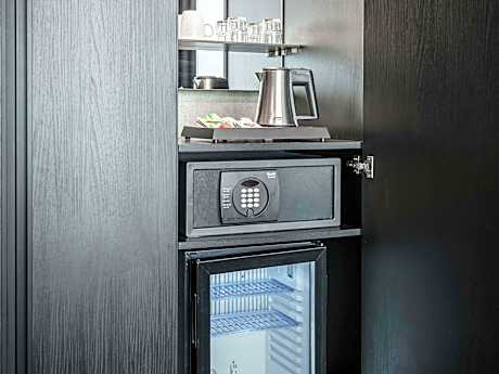 Classic Family Room with Double and Twin Beds